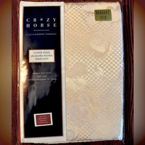 JACQUARD WOVEN TABLECLOTH